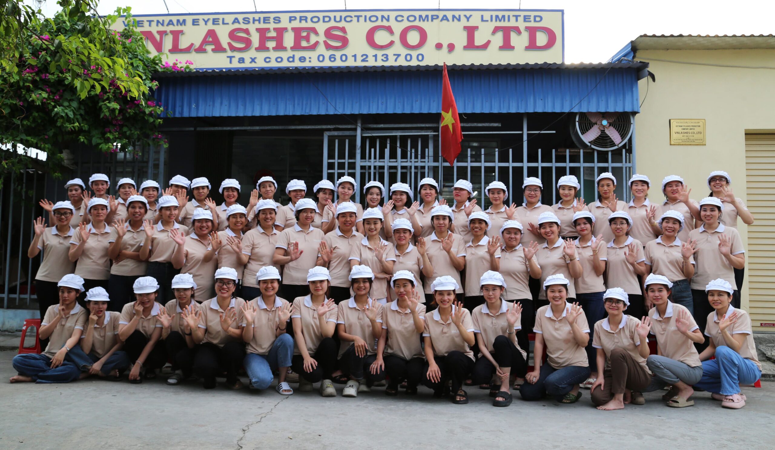 VNLASHES company staff